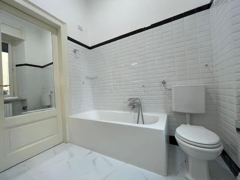 Bg Central President Suite Con Parcheggio - Vista Citta Alta 贝尔加莫 外观 照片