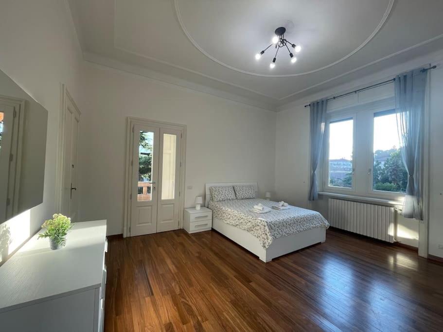 Bg Central President Suite Con Parcheggio - Vista Citta Alta 贝尔加莫 外观 照片