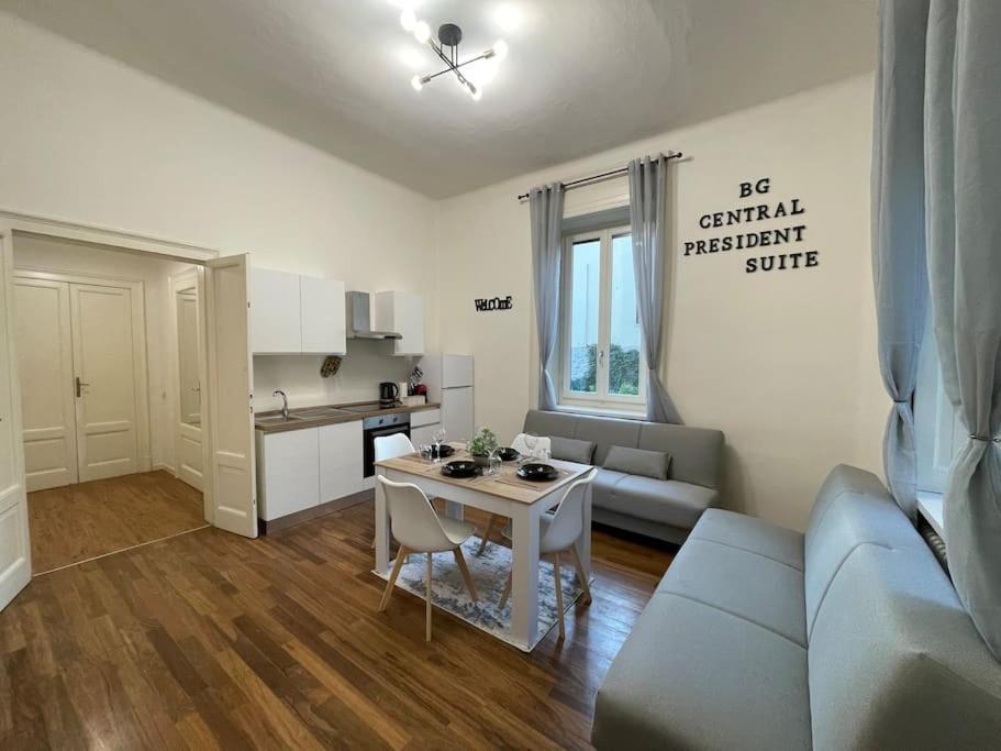 Bg Central President Suite Con Parcheggio - Vista Citta Alta 贝尔加莫 外观 照片