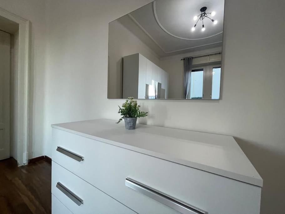 Bg Central President Suite Con Parcheggio - Vista Citta Alta 贝尔加莫 外观 照片