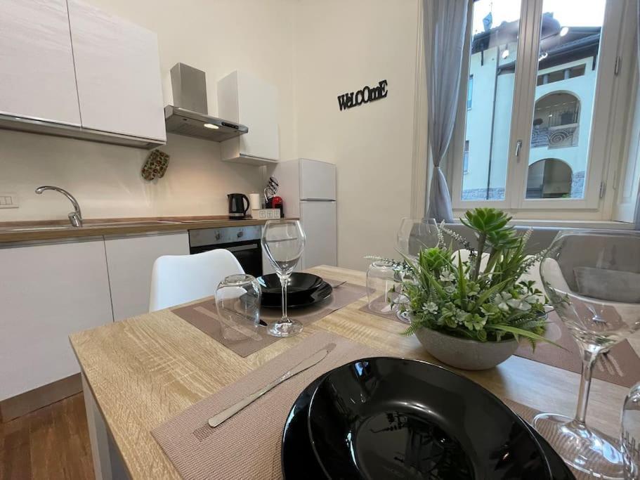 Bg Central President Suite Con Parcheggio - Vista Citta Alta 贝尔加莫 外观 照片
