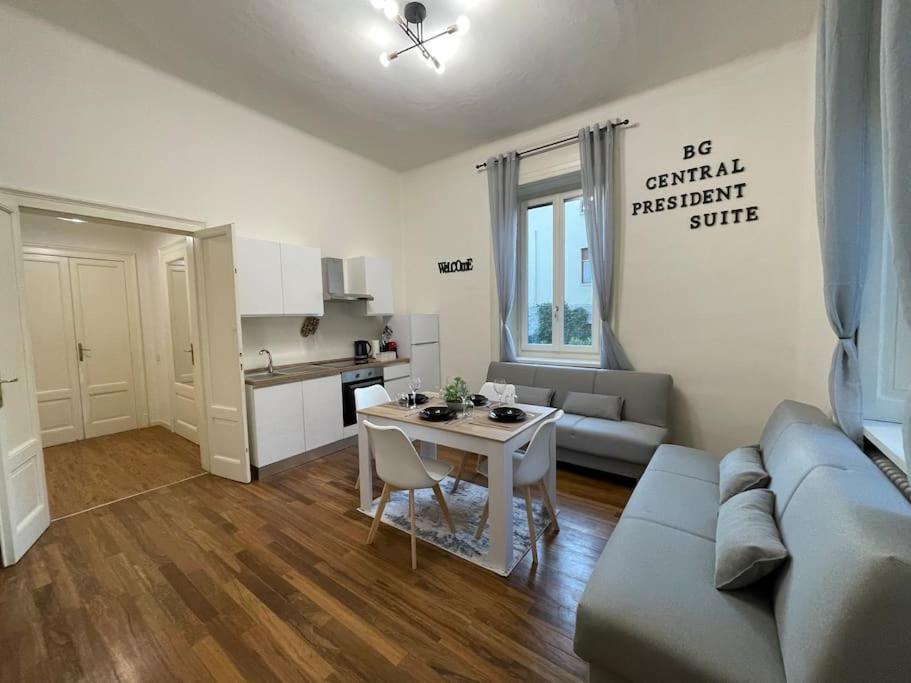 Bg Central President Suite Con Parcheggio - Vista Citta Alta 贝尔加莫 外观 照片